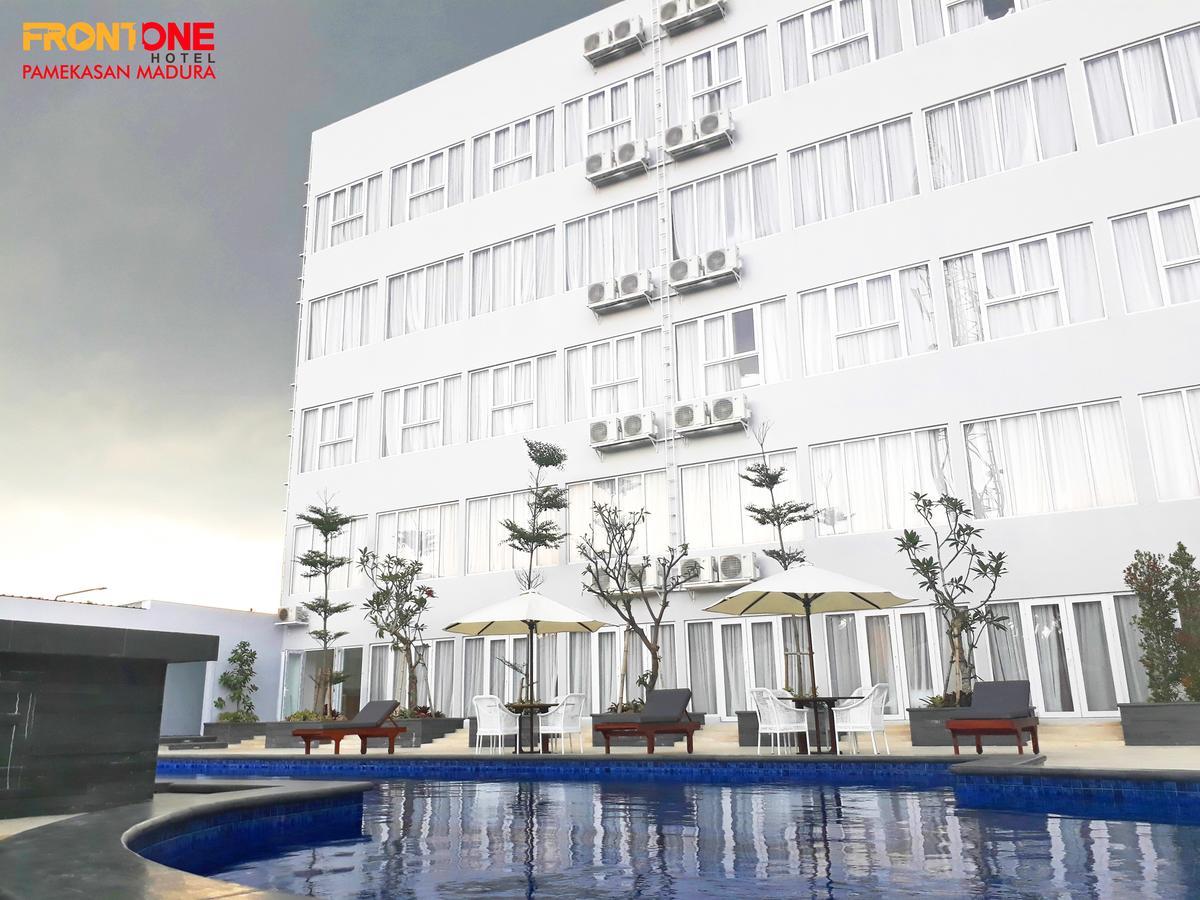 Front One Hotel Pamekasan Madura Dış mekan fotoğraf